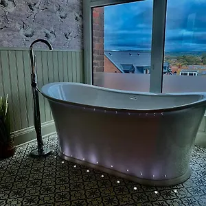 Elysium Holiday Lets - Elysium Suite, Stunning By The Beach , Whitby United Kingdom